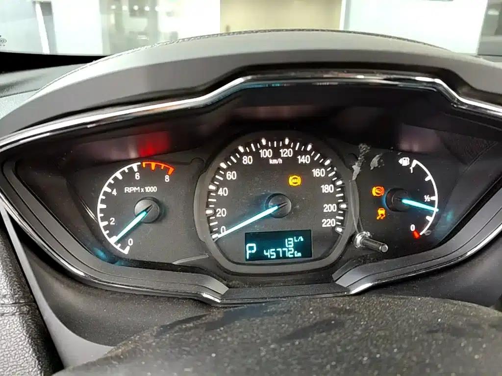 Ford Focus 2015 1.5L Automatic Fashion Edition — миниатюра 19
