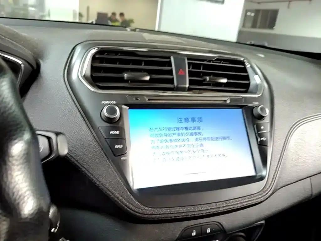 Ford Focus 2015 1.5L Automatic Fashion Edition — миниатюра 20