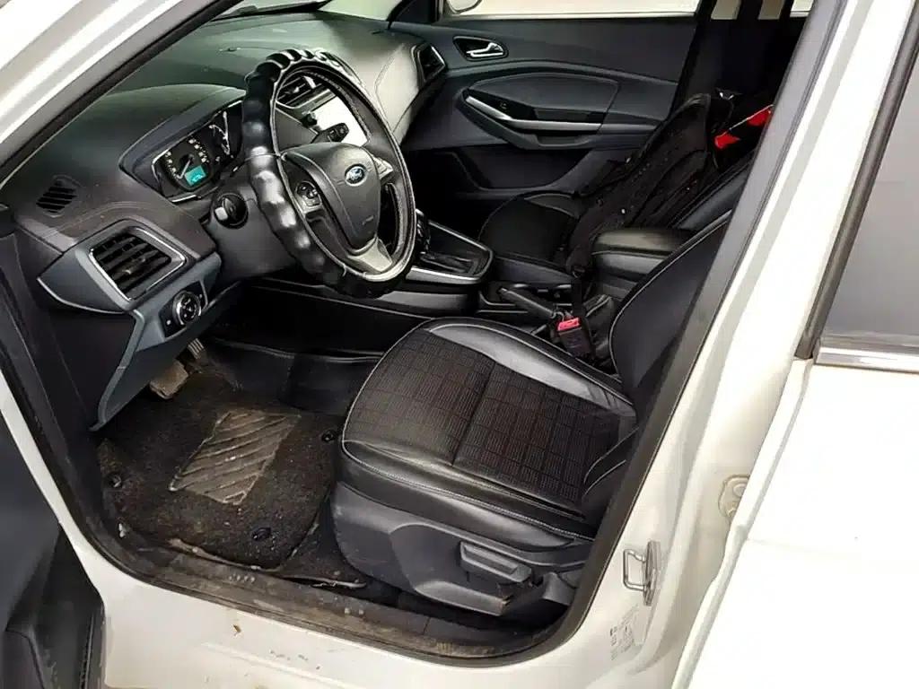 Ford Focus 2015 1.5L Automatic Fashion Edition — миниатюра 22