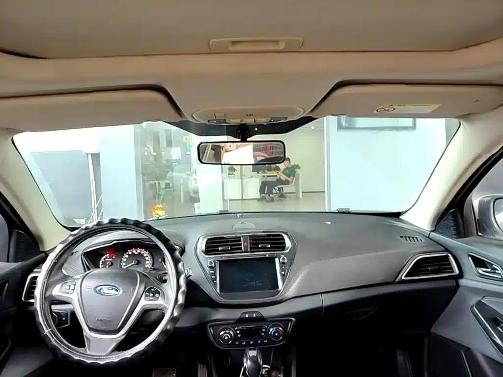 Ford Focus 2015 1.5L Automatic Fashion Edition — миниатюра 25