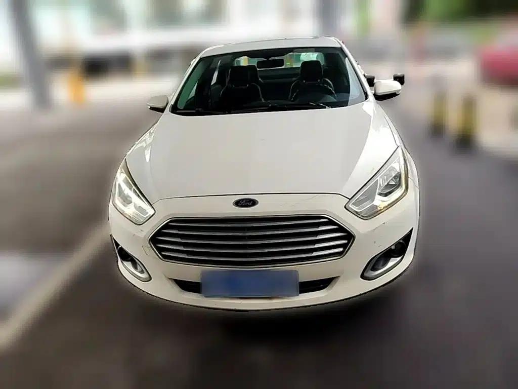 Ford Focus 2015 1.5L Automatic Fashion Edition — миниатюра 5