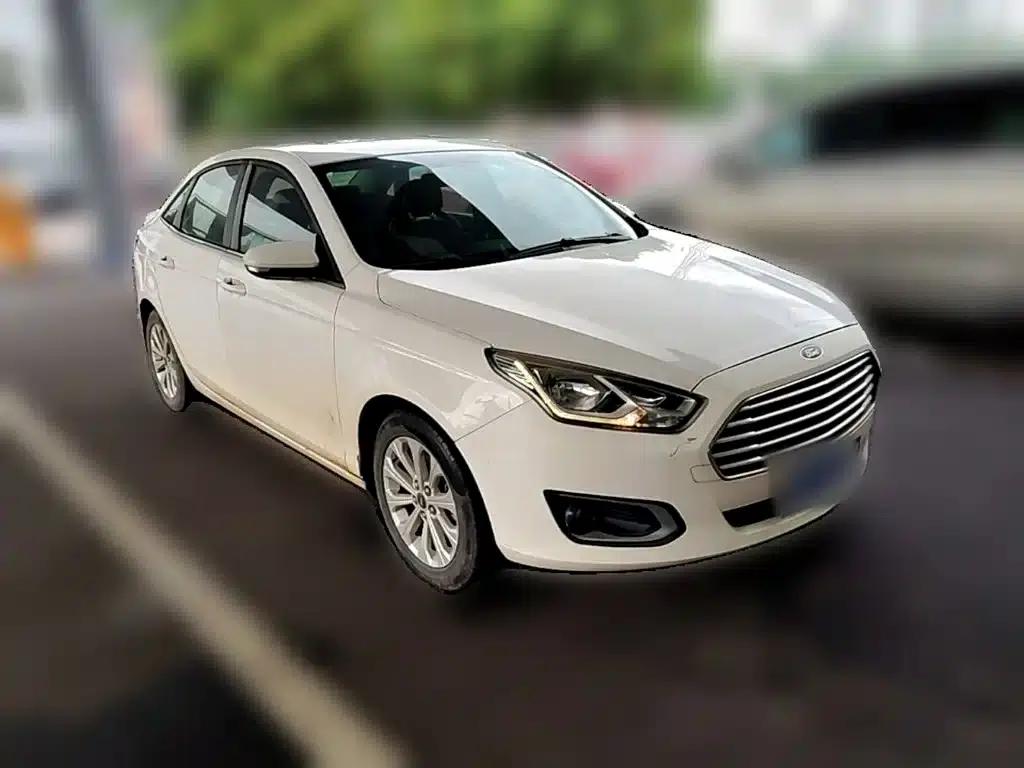Ford Focus 2015 1.5L Automatic Fashion Edition — миниатюра 7