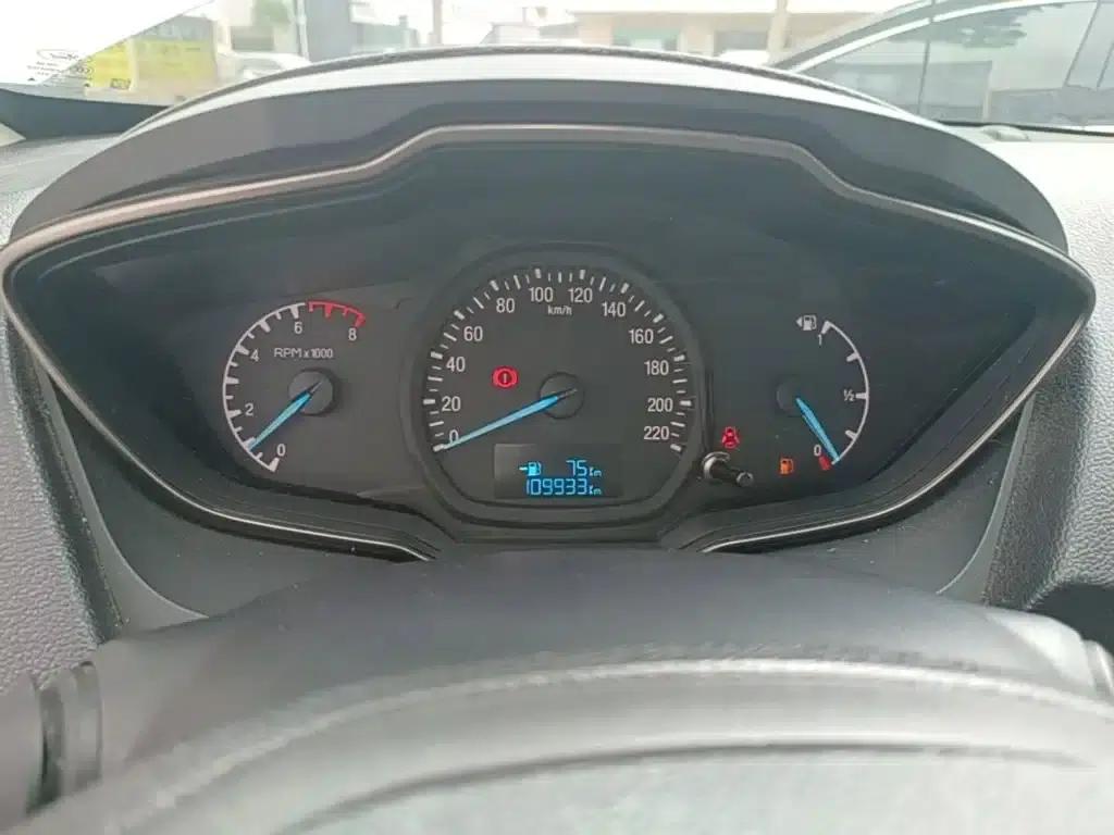Ford Focus 2015 1.5L Manual Comfort Model — миниатюра 12