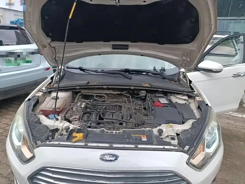 Ford Focus 2015 1.5L Manual Comfort Model — миниатюра 20