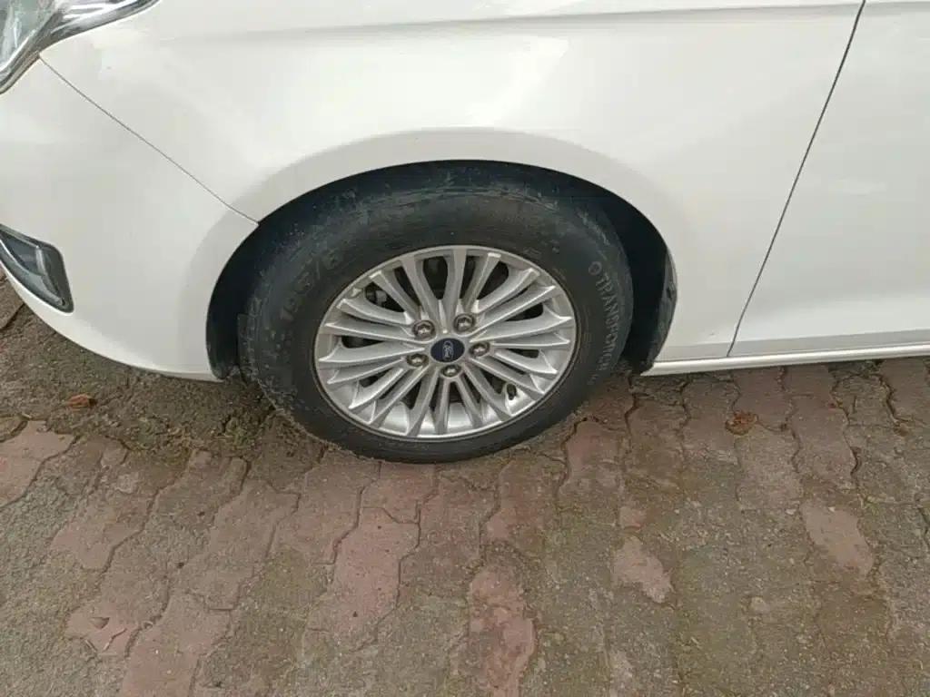 Ford Focus 2015 1.5L Manual Comfort Model — миниатюра 23