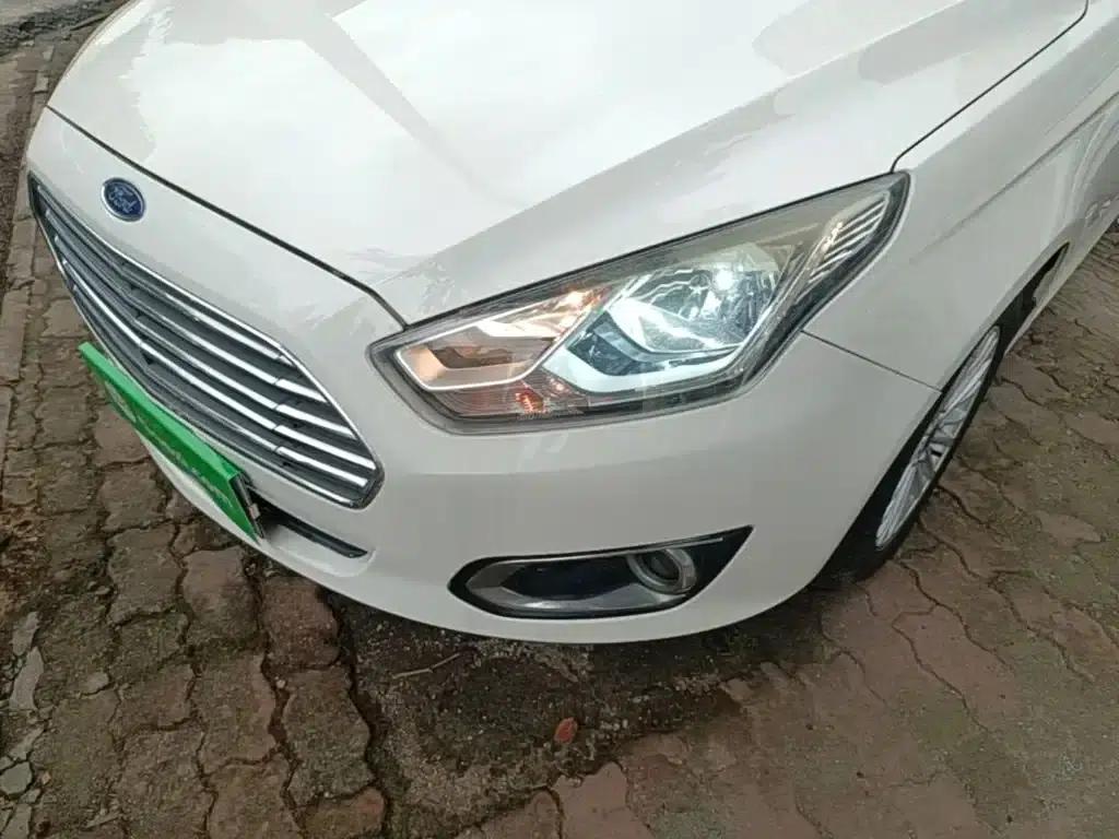 Ford Focus 2015 1.5L Manual Comfort Model — миниатюра 24