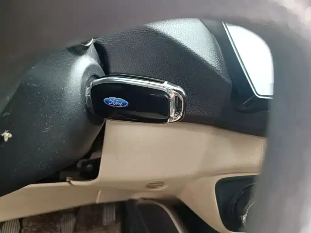 Ford Focus 2015 1.5L Manual Comfort Model — миниатюра 9