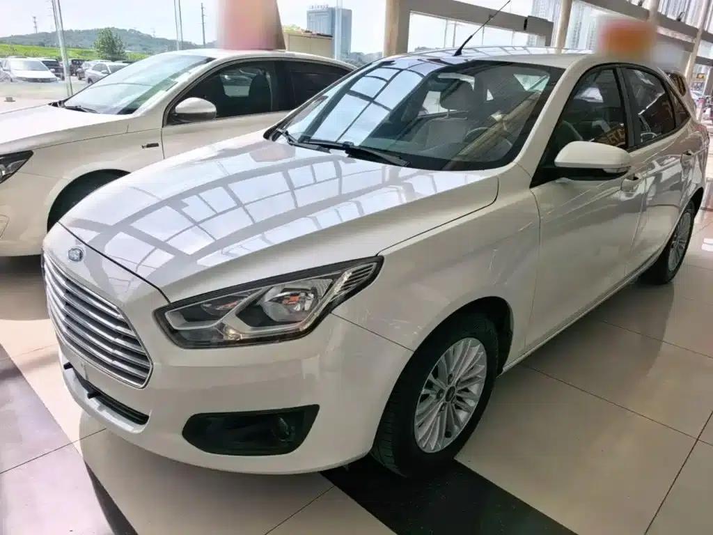 Ford Focus 2015 1.5L Automatic Comfort Model — миниатюра 1