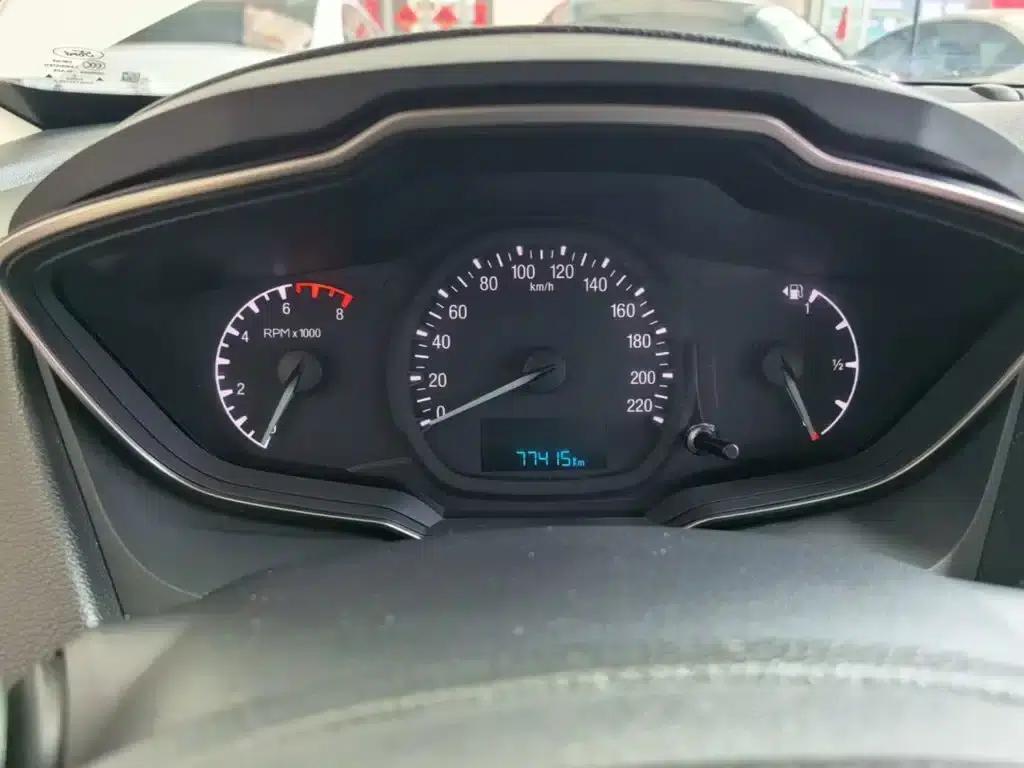 Ford Focus 2015 1.5L Automatic Comfort Model — миниатюра 12