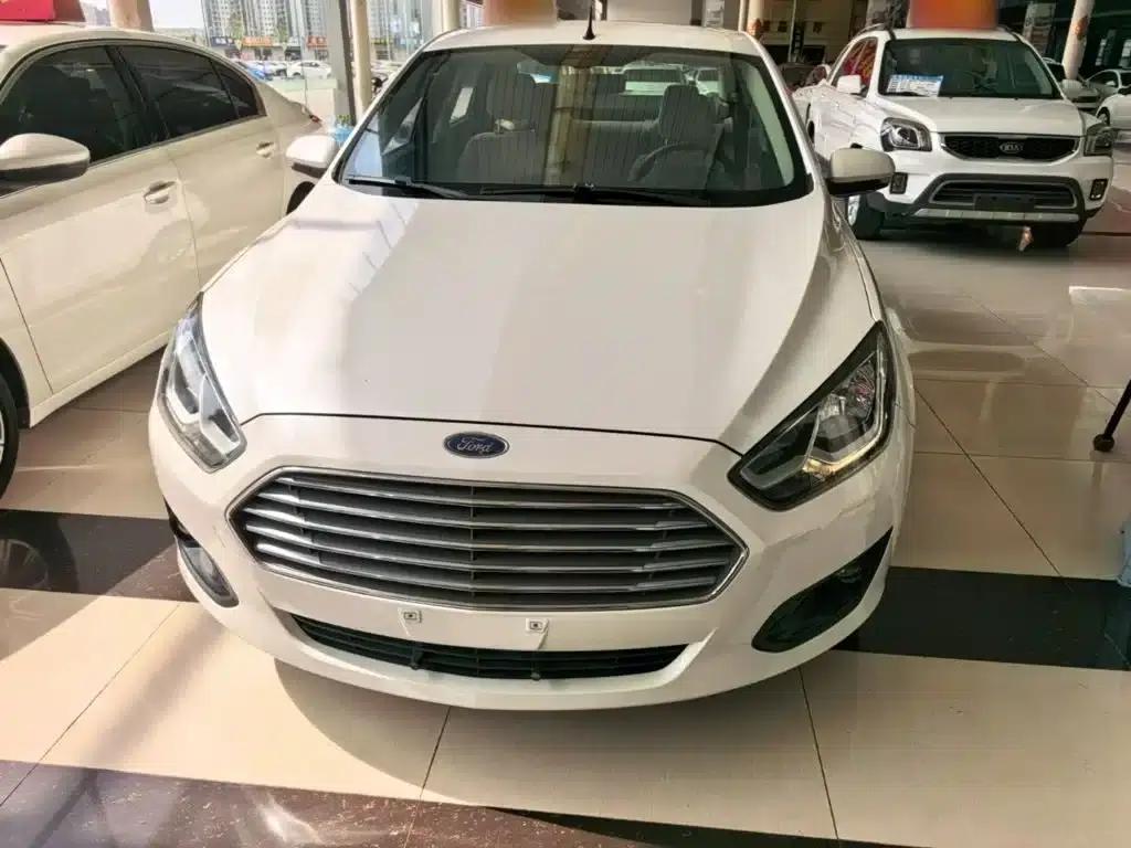 Ford Focus 2015 1.5L Automatic Comfort Model — миниатюра 3