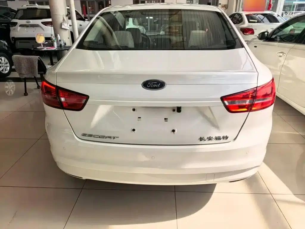 Ford Focus 2015 1.5L Automatic Comfort Model — миниатюра 6