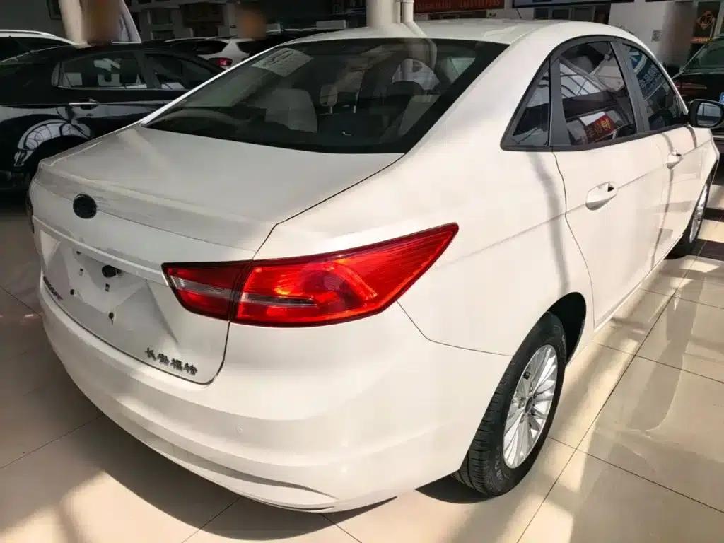 Ford Focus 2015 1.5L Automatic Comfort Model — миниатюра 7