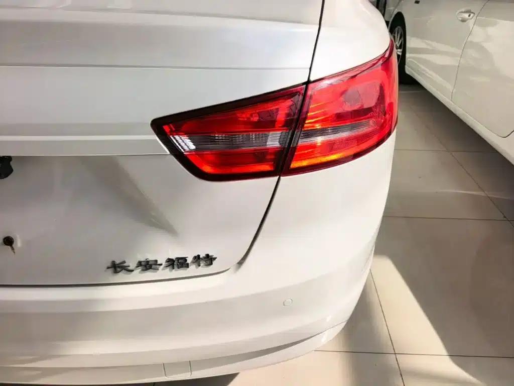 Ford Focus 2015 1.5L Automatic Comfort Model — миниатюра 8