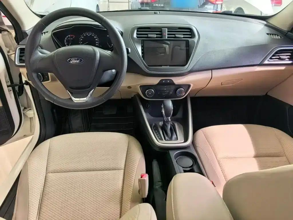 Ford Focus 2015 1.5L Automatic Comfort Model — миниатюра 10