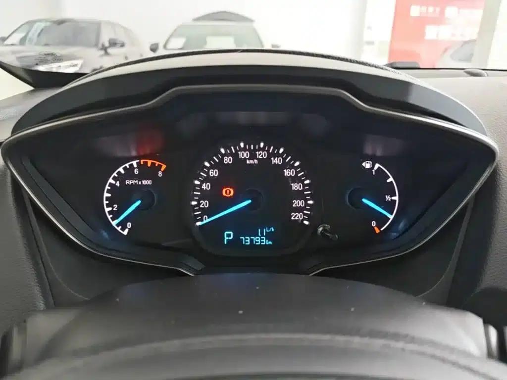 Ford Focus 2015 1.5L Automatic Comfort Model — миниатюра 12