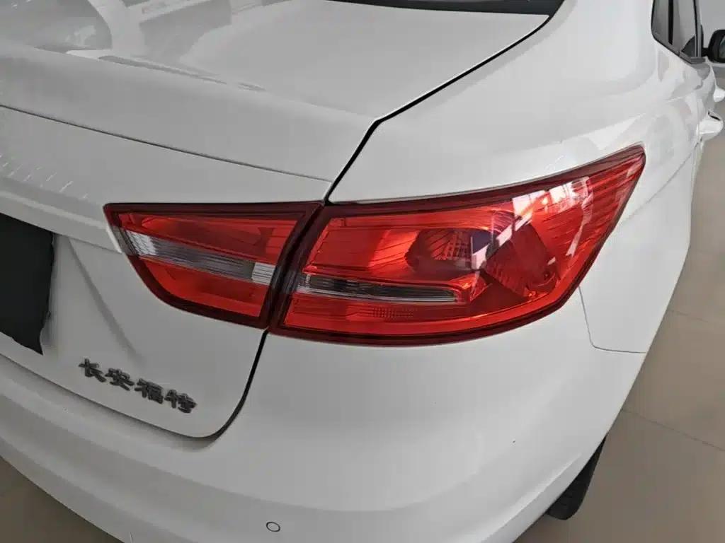 Ford Focus 2015 1.5L Automatic Comfort Model — миниатюра 8