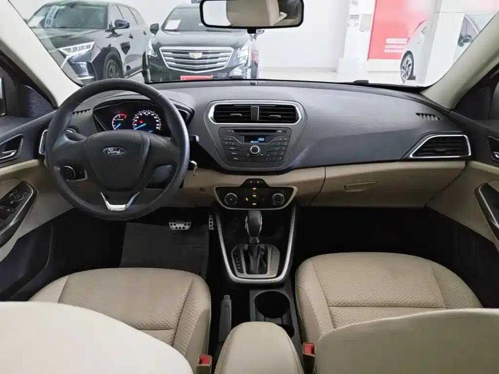 Ford Focus 2015 1.5L Automatic Comfort Model — миниатюра 10