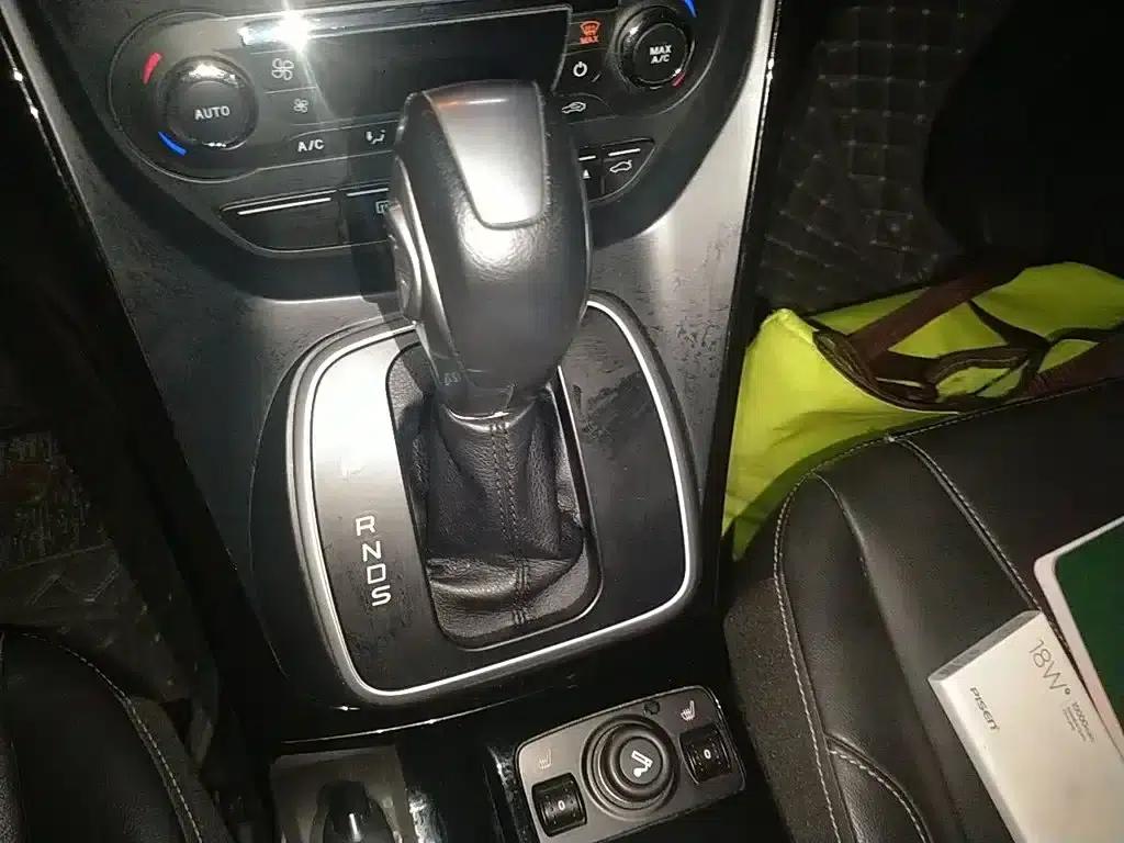 2013 Ford Kuga 2.0L GTDi AWD Sport — миниатюра 10