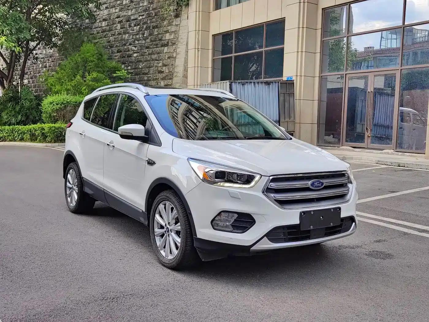 2017 Ford Kuga EcoBoost 245 AWD Premium — миниатюра 3
