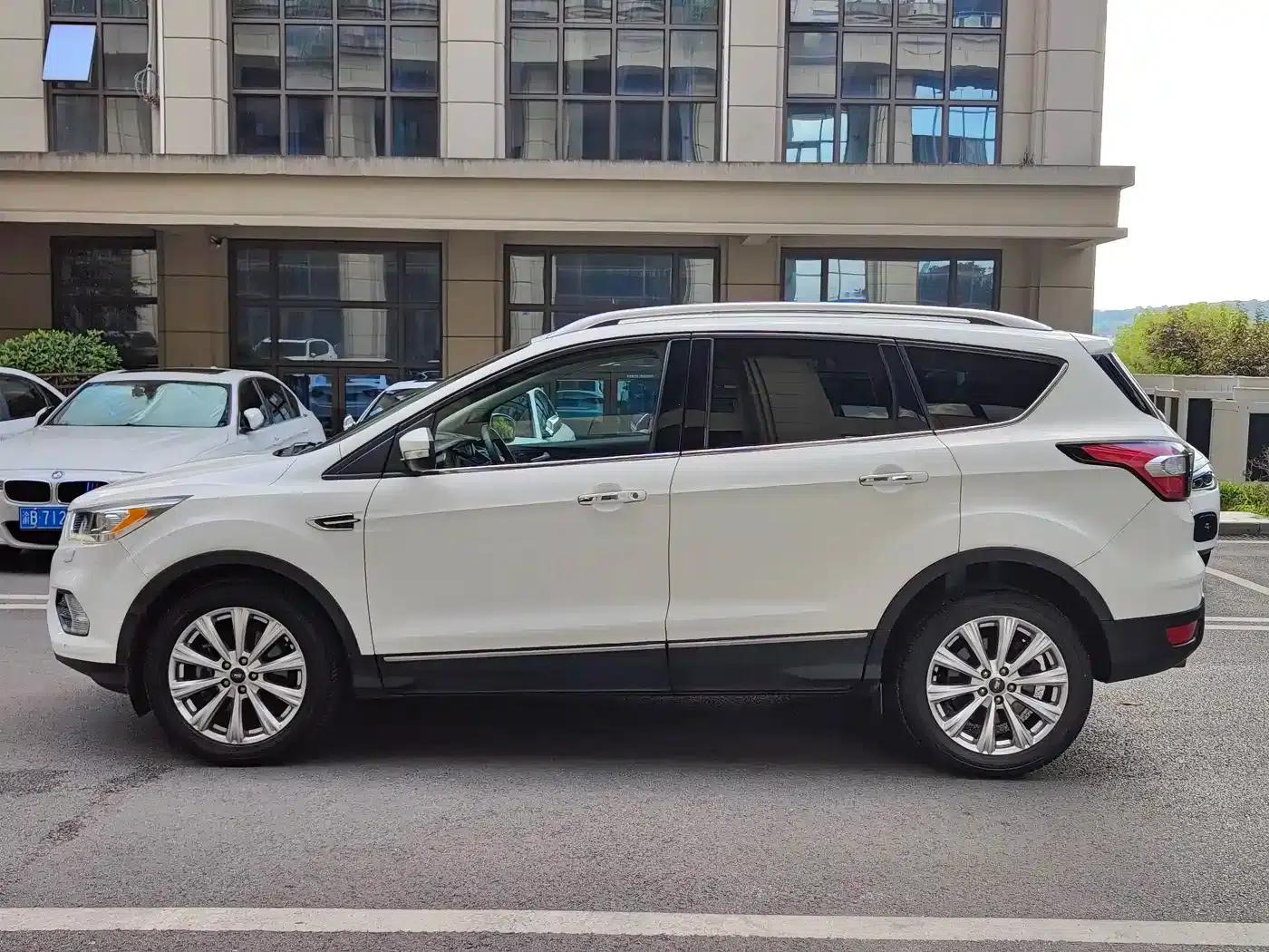 2017 Ford Kuga EcoBoost 245 AWD Premium — миниатюра 4