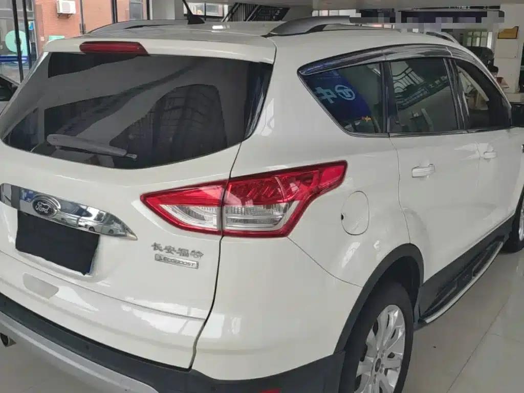 Ford Kuga 2015 1.5L GTDi 2WD Fashion Edition — миниатюра 8