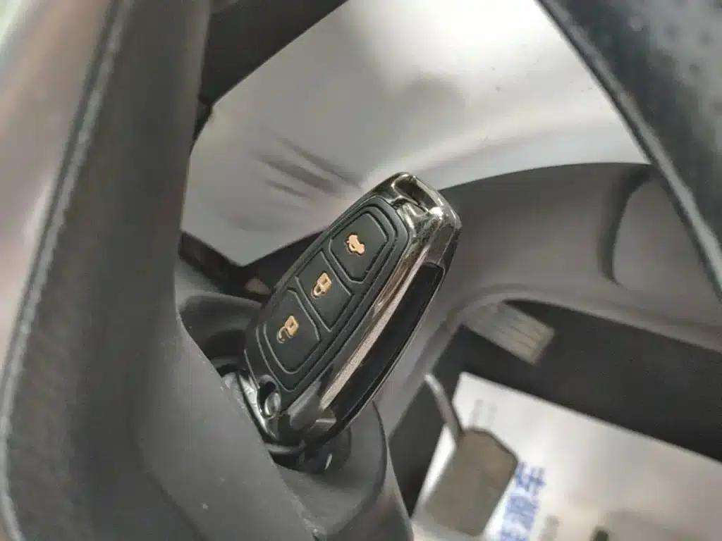 Ford Kuga 2015 1.5L GTDi 2WD Fashion Edition — миниатюра 9
