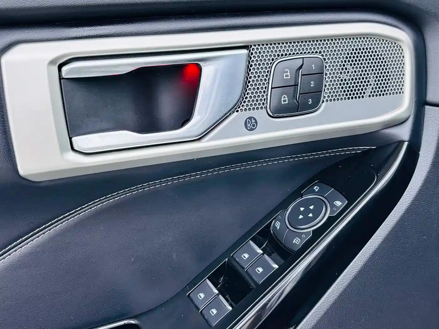 2020 Ford Explorer EcoBoost 285 AWD Titanium Edition 7-Seater — миниатюра 9