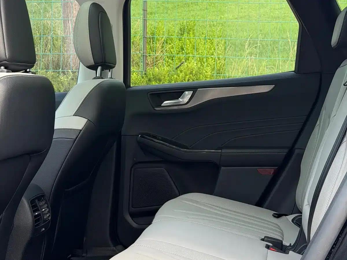 Escape 2020 EcoBoost 245 2WD Premium Edition — миниатюра 7