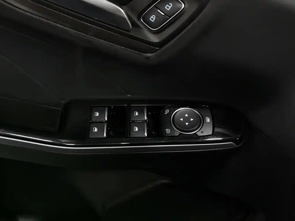 Escape 2020 EcoBoost 245 2WD Premium Edition — миниатюра 9