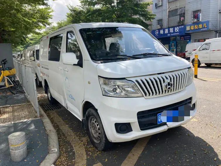 Ruixing M80 2019 Model 1.5L Comfort 4-Seat Single Oven Air Conditioning National VI High Roof Double Door DAM15KR — миниатюра 3