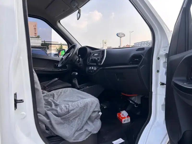 Ruixing EM80 2024 Comfort Model, Hatchback Door, 6 Seats, 270km Range, 41.86kWh — миниатюра 9