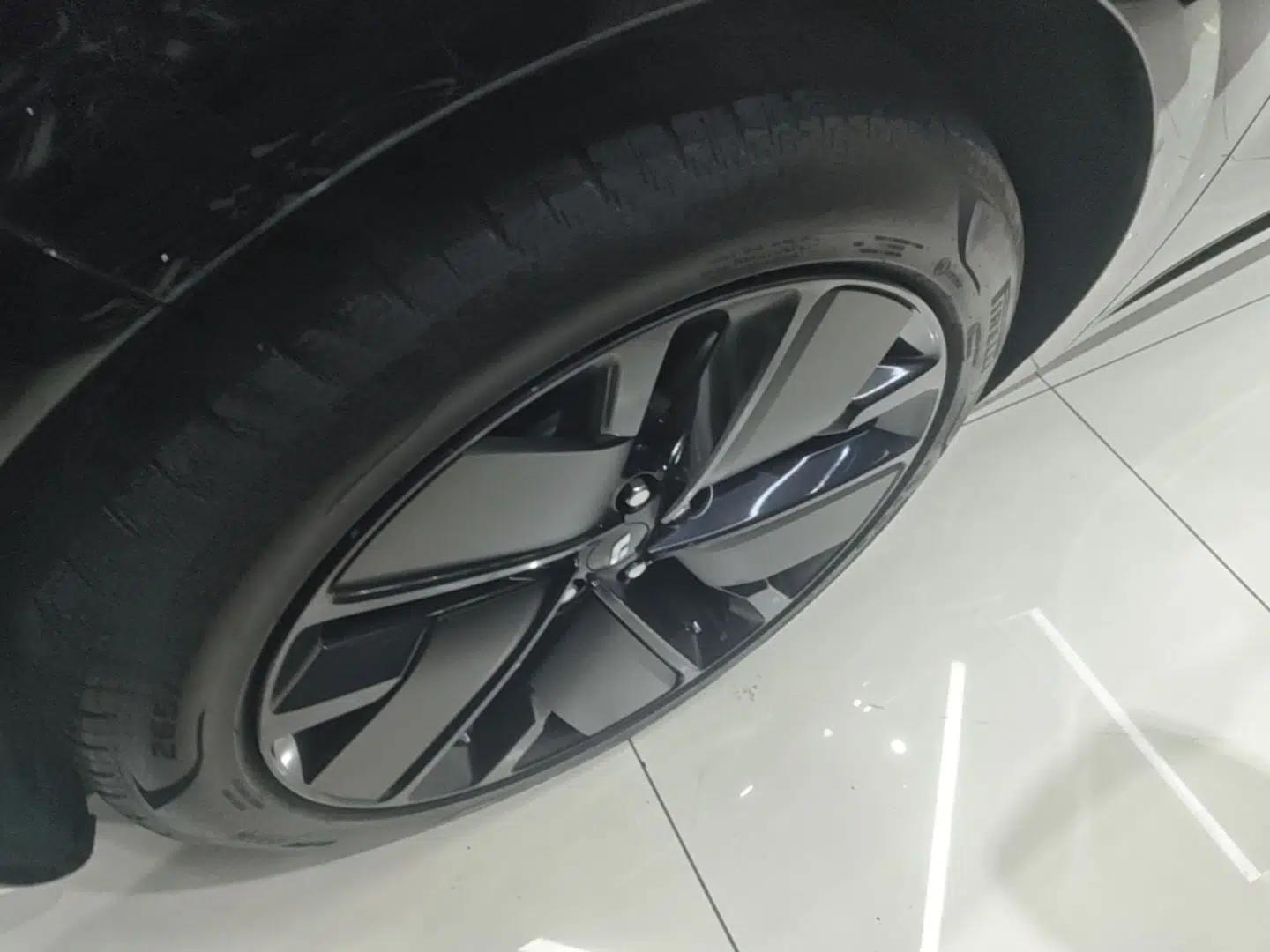 Li Auto L6 2025 Max Smart Refresh Edition — миниатюра 10