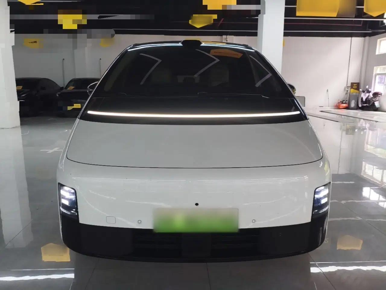 Li Auto MEGA 2025 Home Family Special Edition — миниатюра 2