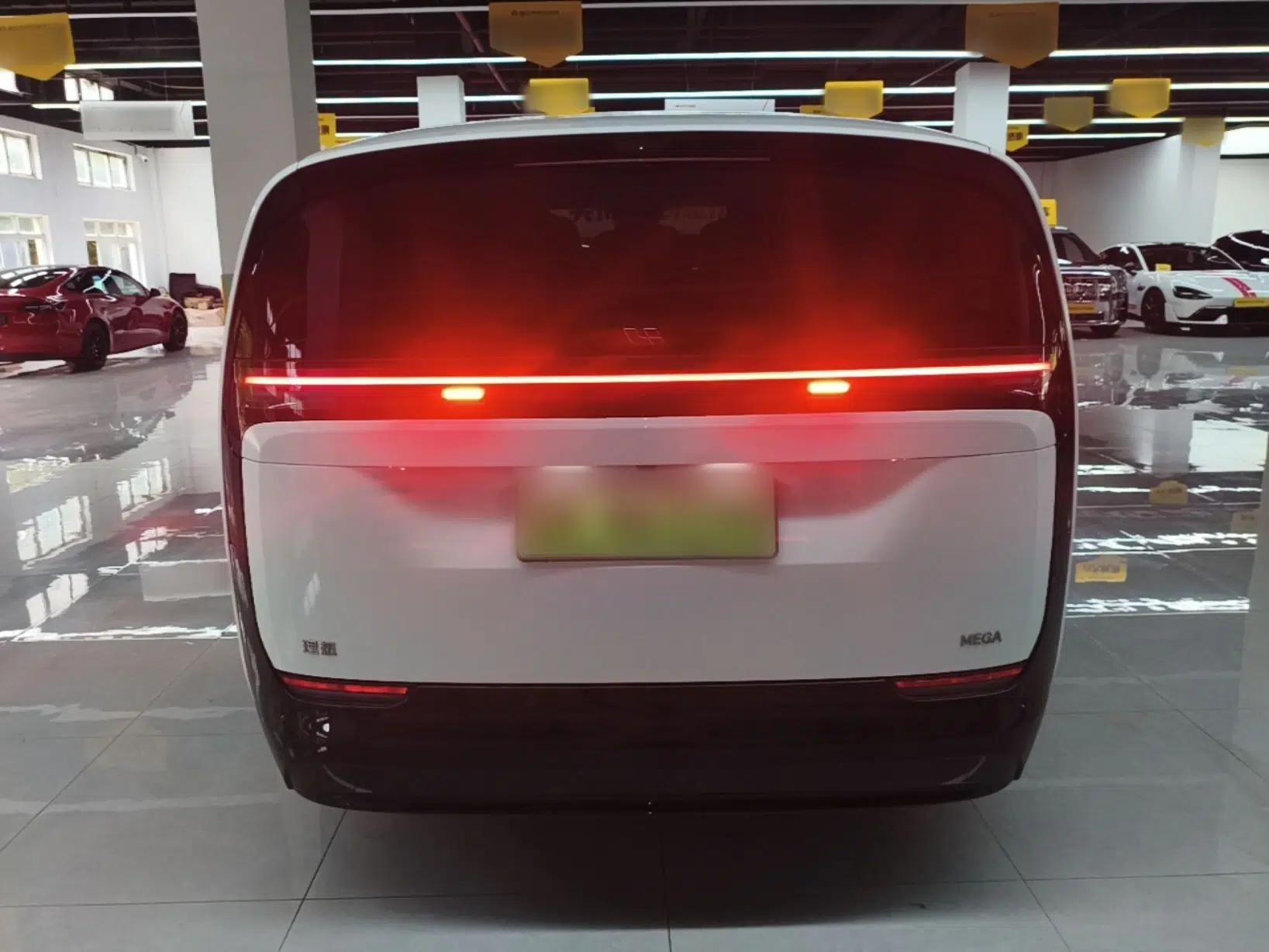 Li Auto MEGA 2025 Home Family Special Edition — миниатюра 5
