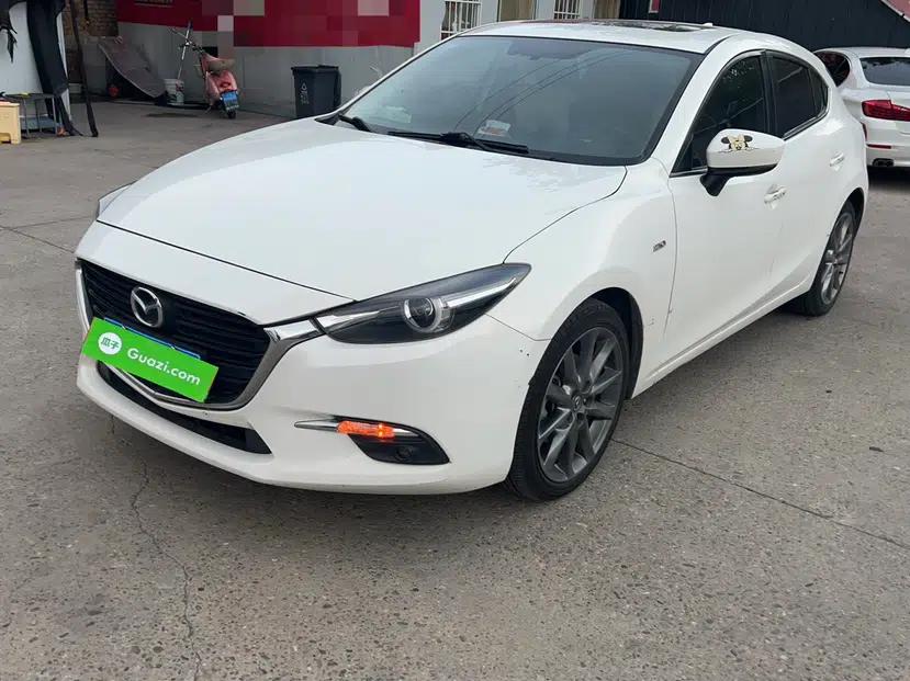 Mazda 3 Axela 2017 Hatchback 2.0L Automatic Sport Model China VI Standard — миниатюра 3