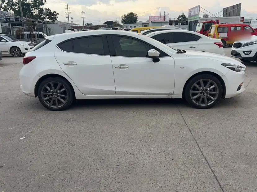 Mazda 3 Axela 2017 Hatchback 2.0L Automatic Sport Model China VI Standard — миниатюра 8