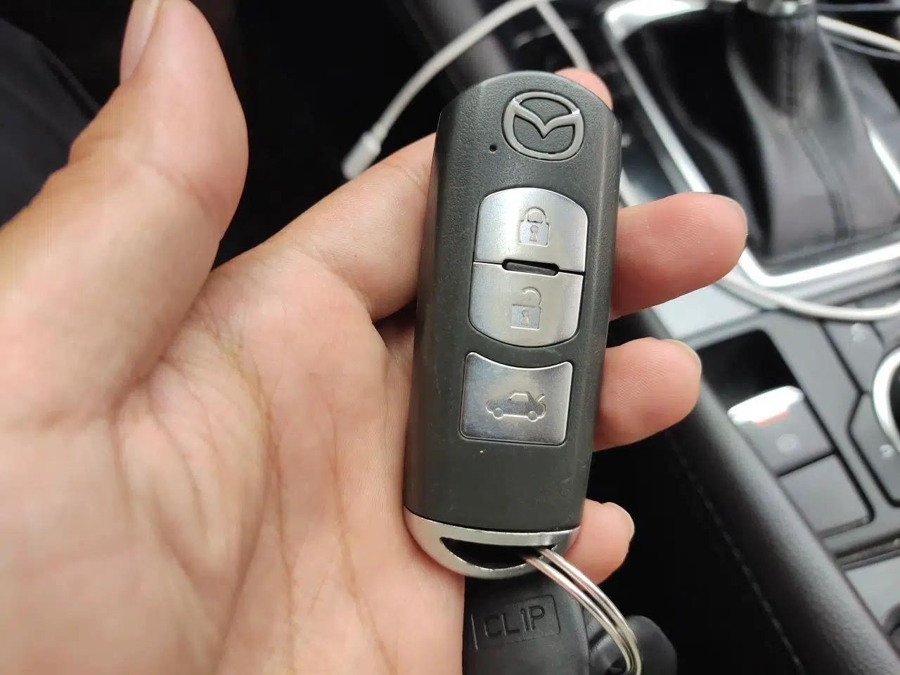 Mazda Atenza 2017 2.5L Skyactiv Sport Edition — миниатюра 24