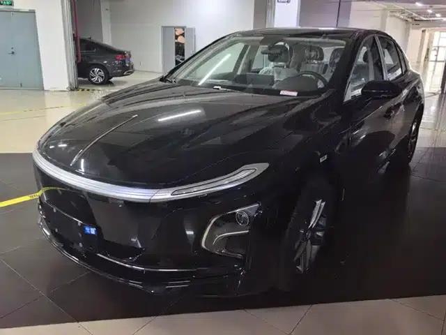 Hongqi E-QM5 2025 500km Travel Edition