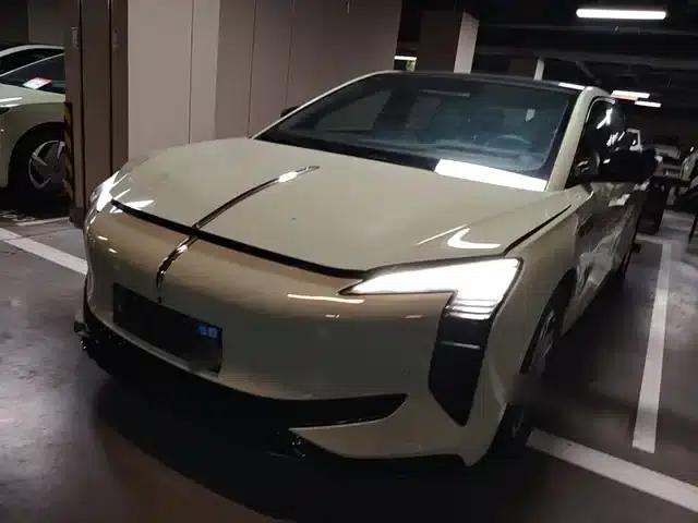 Hongqi EH7 2025 Model 690 Smart Selection Edition