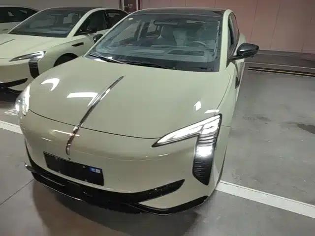 Hongqi EH7 2025 Model 690 Smart Selection Edition