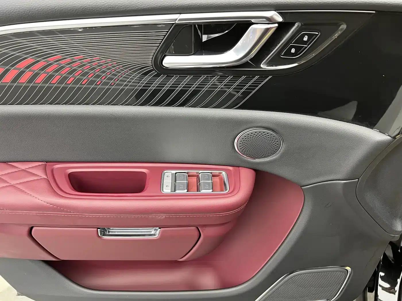 Hongqi E-HS9 2022 Model 690km Flagship Edition (Six Seats) — миниатюра 3