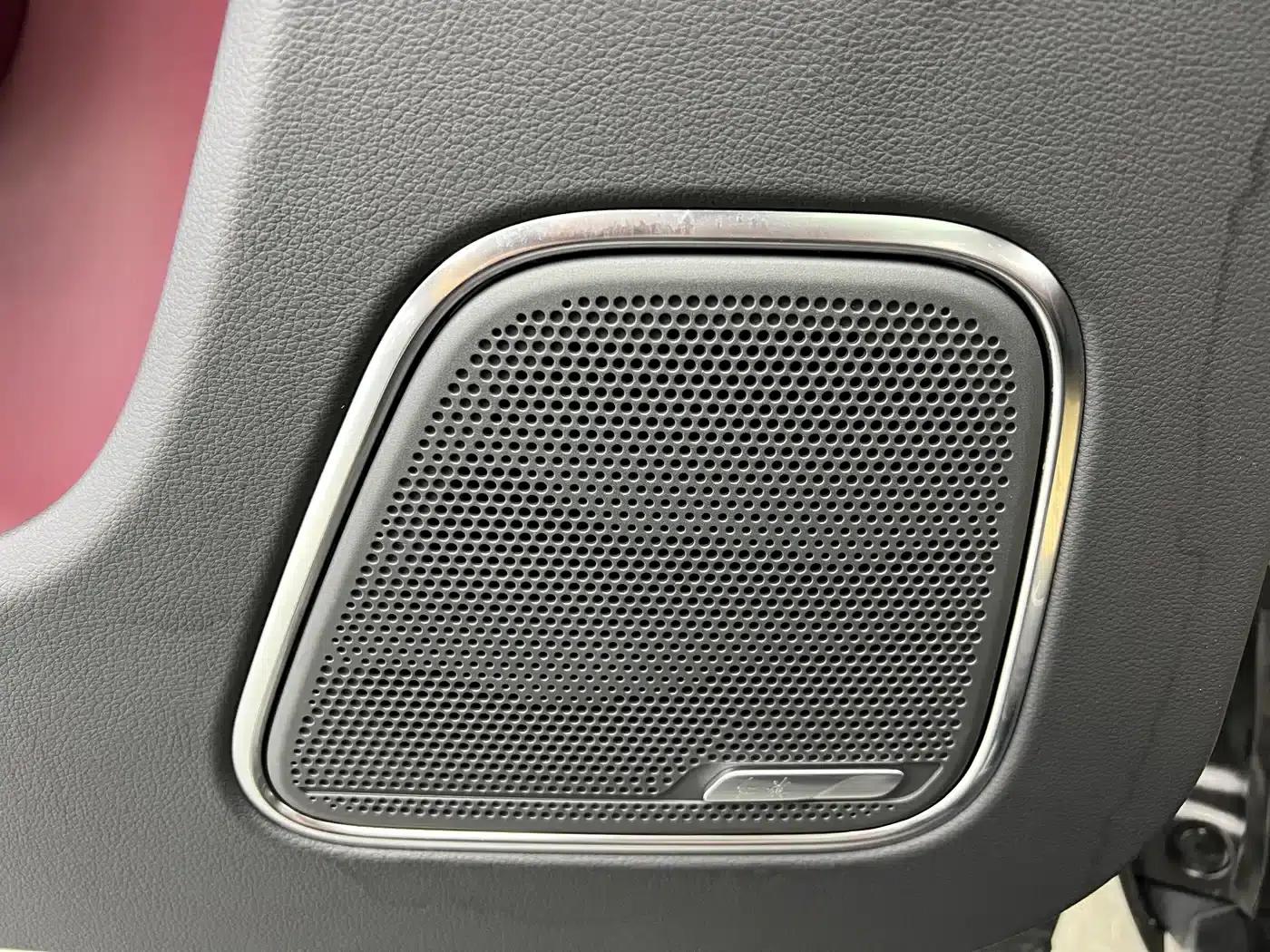 Hongqi E-HS9 2022 Model 690km Flagship Edition (Six Seats) — миниатюра 4