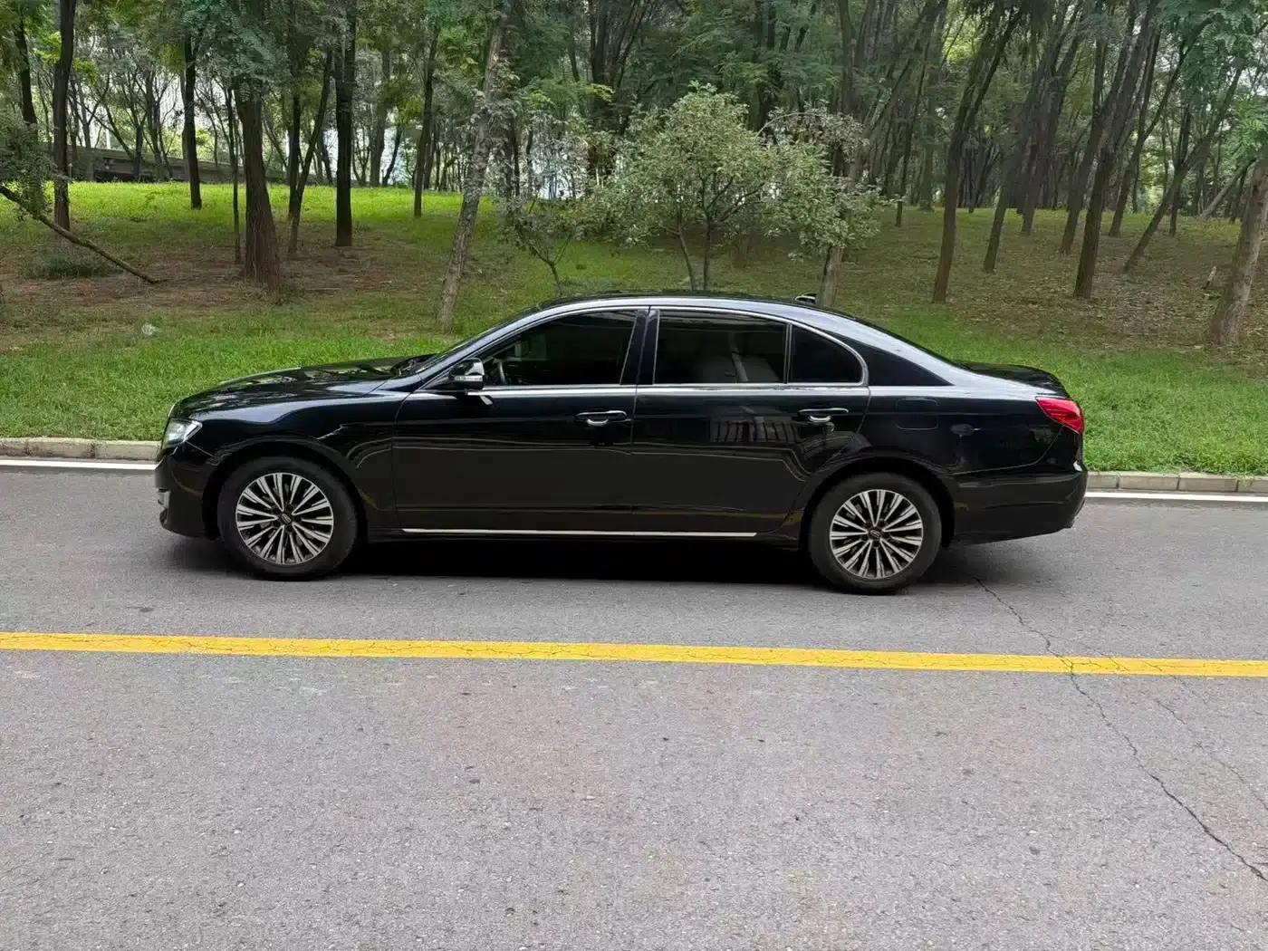 Hongqi H7 2021 1.8T Comfort Edition — миниатюра 3