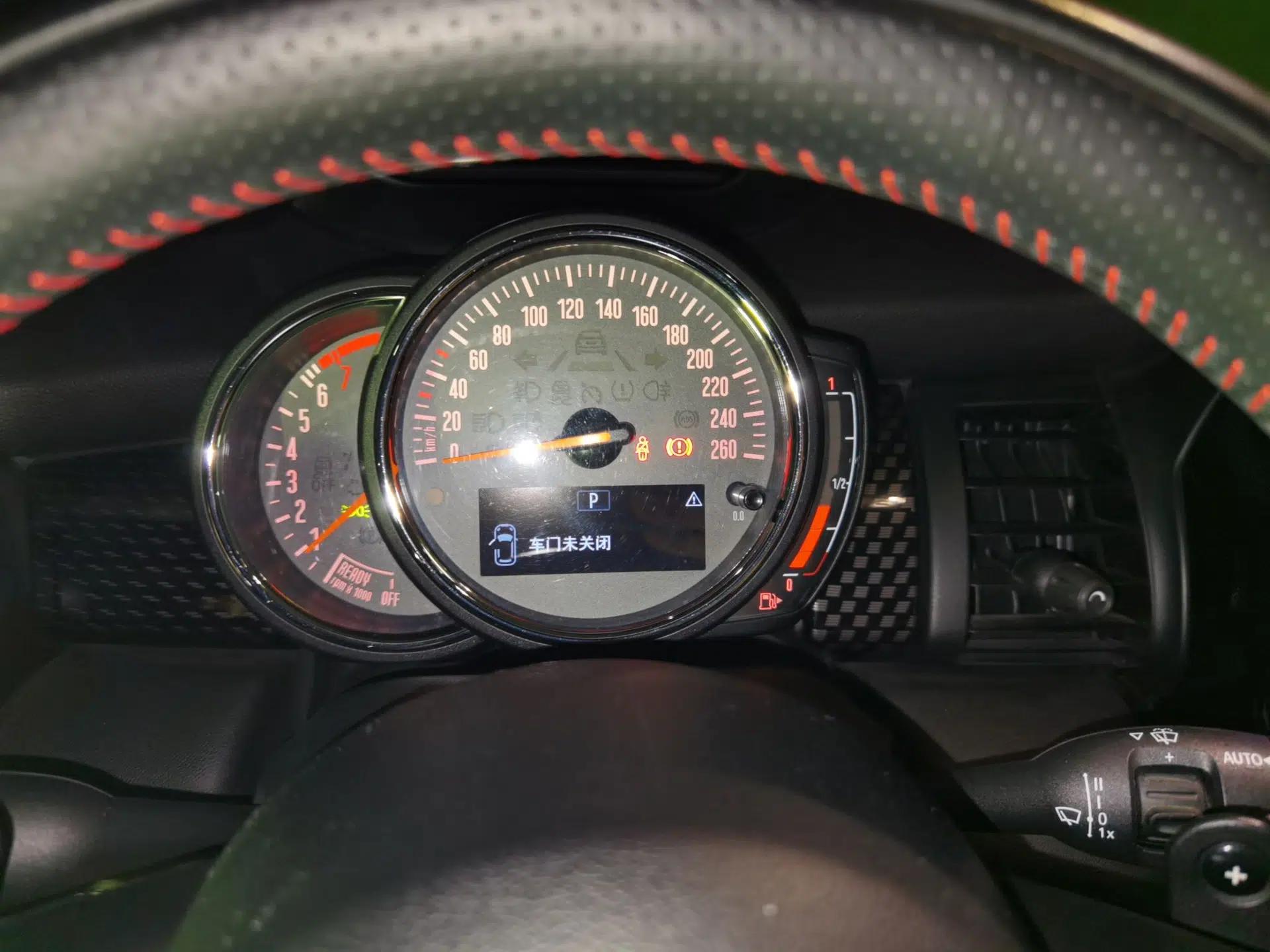 MINI 2016 2.0T COOPER S Pioneer Edition — миниатюра 11