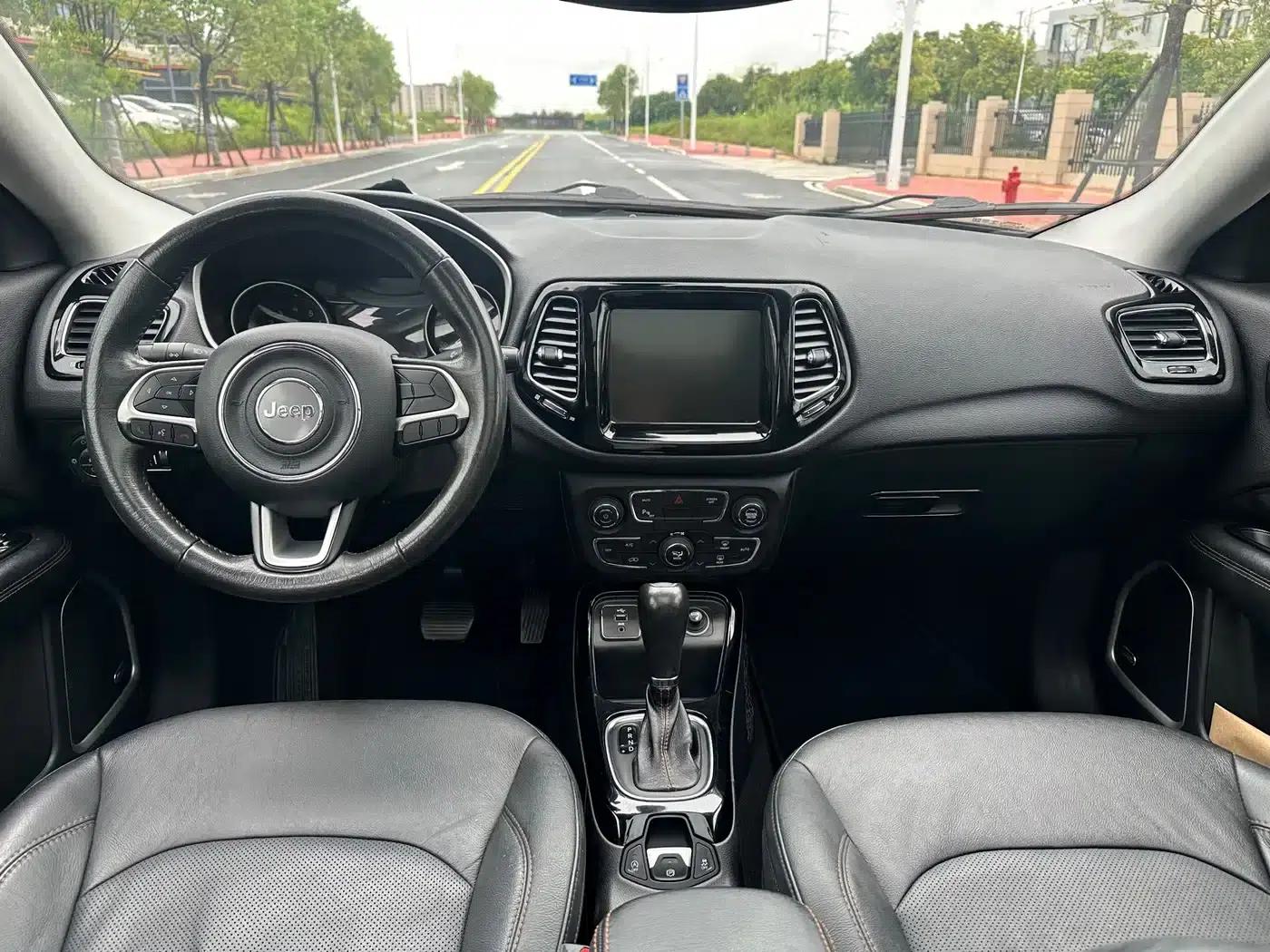 Compass 2017 200T Automatic Premium Edition — миниатюра 6
