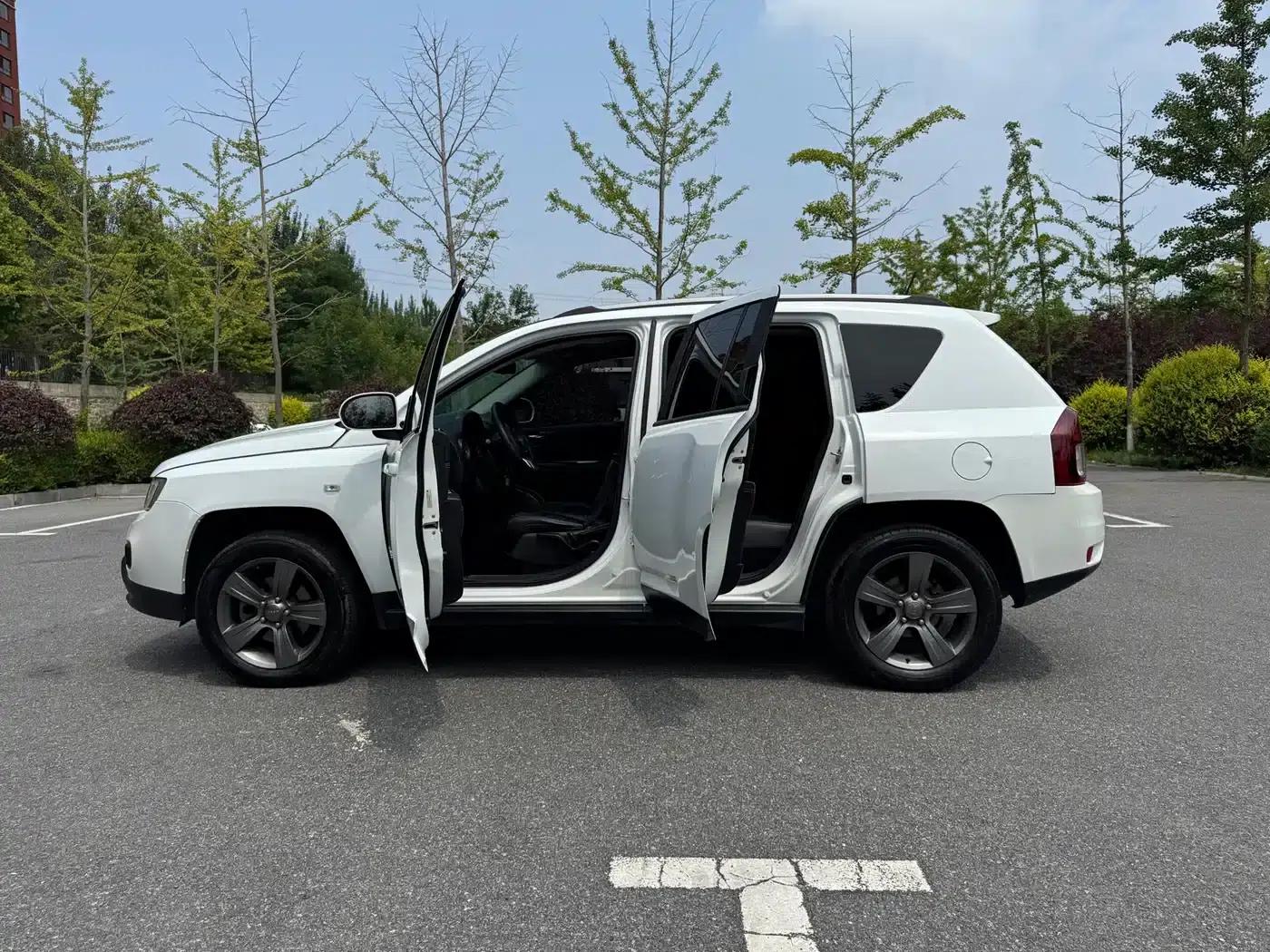 2014 Imported Jeep Compass Facelift 2.4L AWD Comfort Edition — миниатюра 5