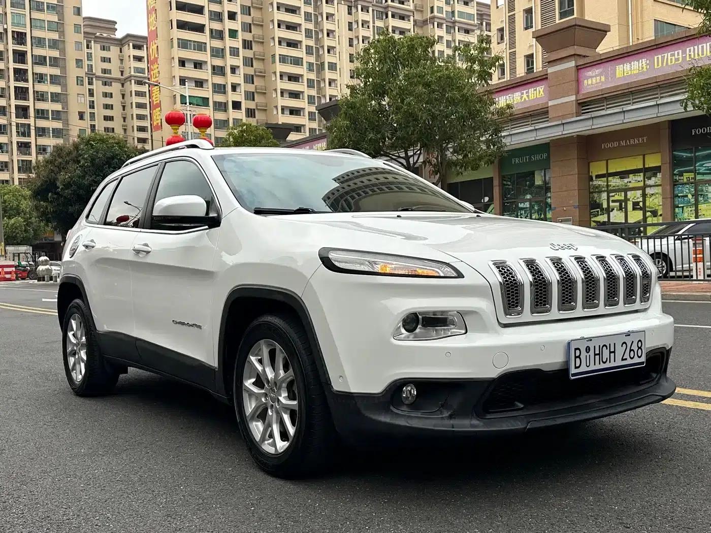 Jeep Cherokee 2016 2.4L Leading Edition — миниатюра 3