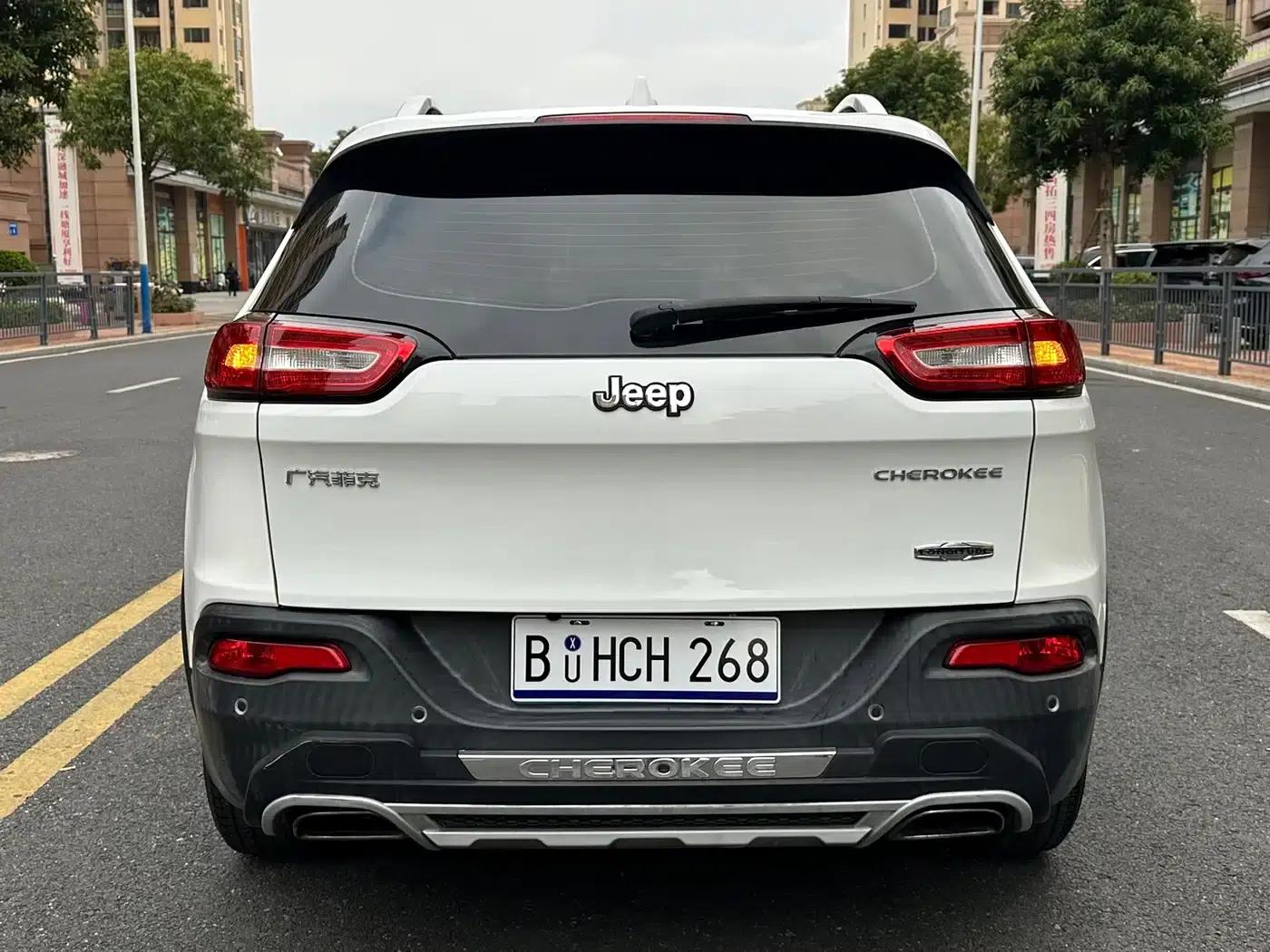 Jeep Cherokee 2016 2.4L Leading Edition — миниатюра 4