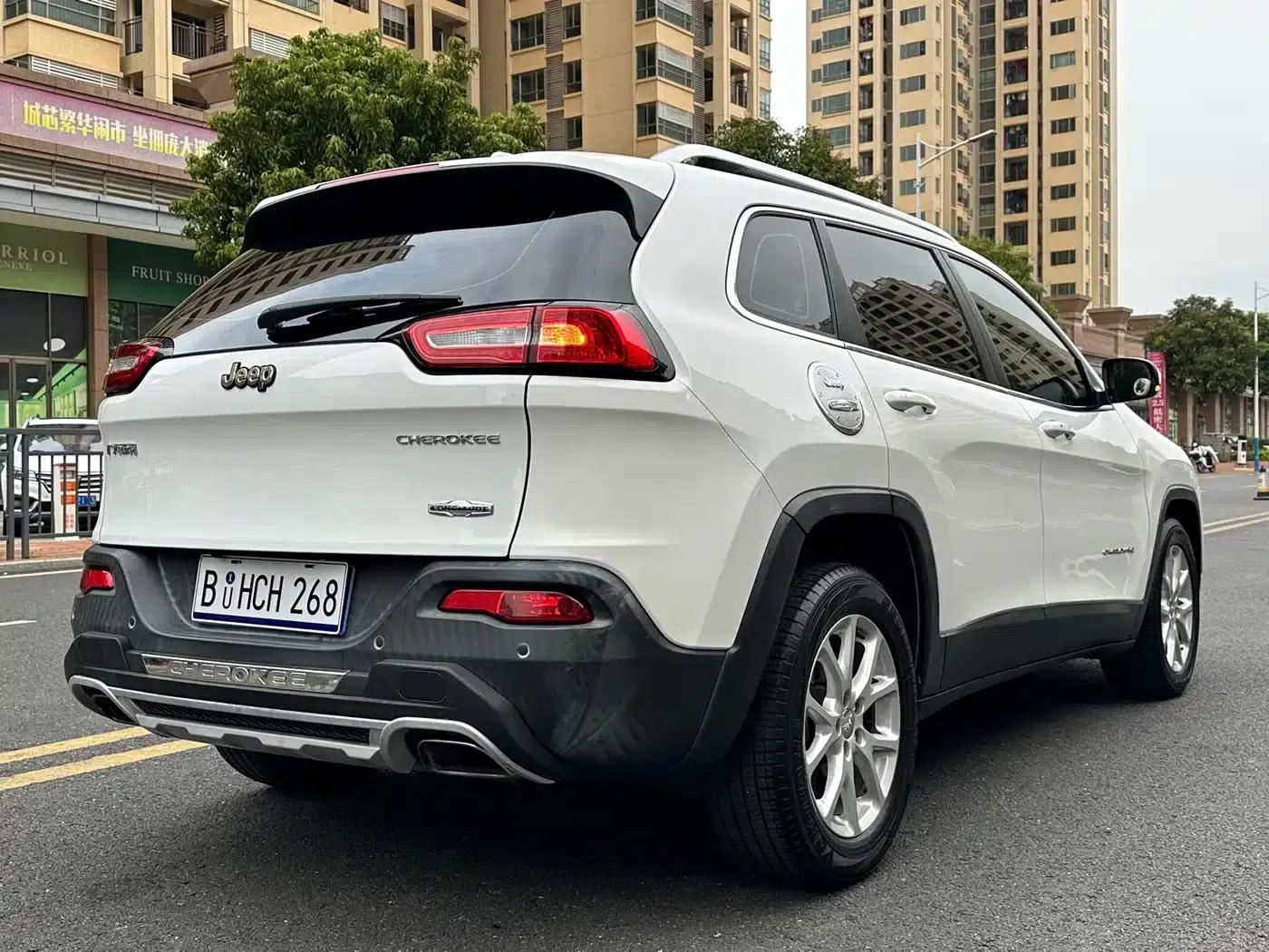 Jeep Cherokee 2016 2.4L Leading Edition — миниатюра 5