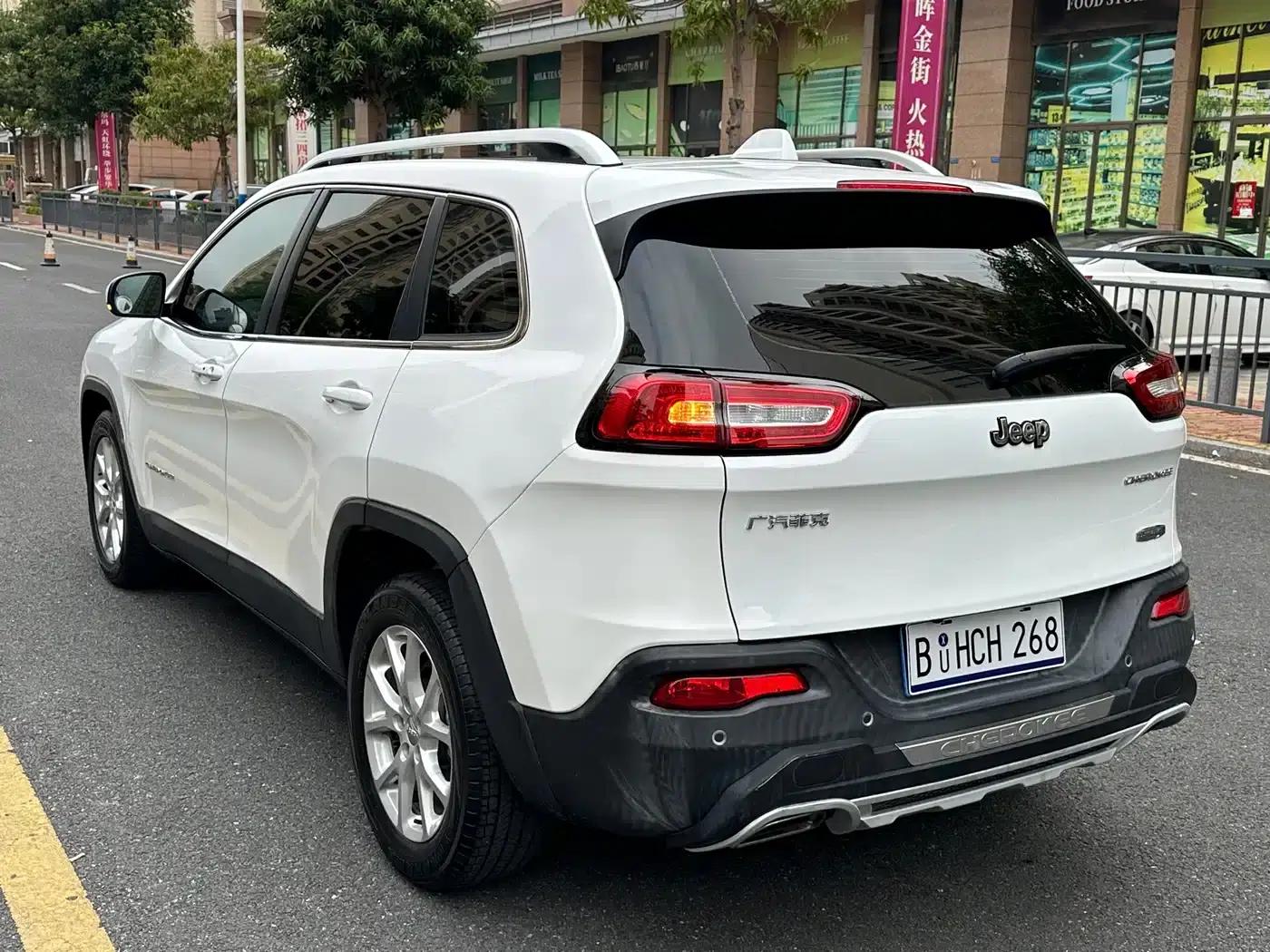 Jeep Cherokee 2016 2.4L Leading Edition — миниатюра 6